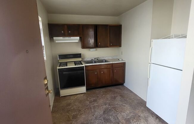 2 beds, 1 bath, 800 sqft, $995