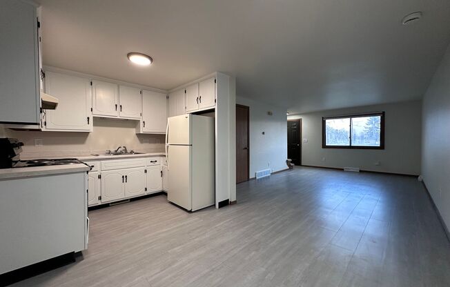 2 beds, 1 bath, 1,000 sqft, $1,095, Unit B