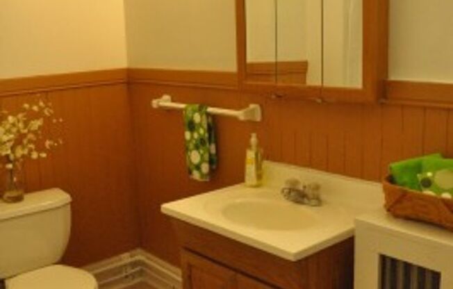 4 beds, 1 bath, $2,400, Unit 118-2
