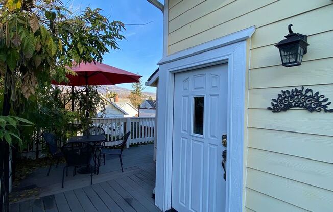 1 bed, 1 bath, $1,450, Unit Carriage House Unit 4