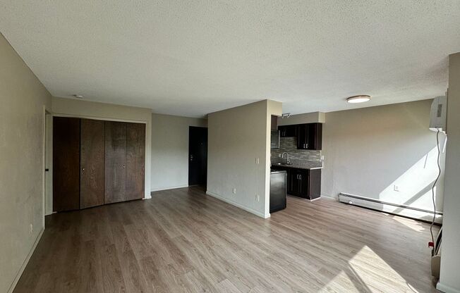 1 bed, 1 bath, 692 sqft, $1,200, Unit 201