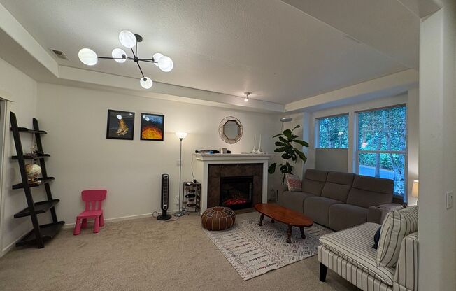 Exquisitely Charming Corner Lot 3BD | 2.5BA Townhome in the Stonewater at Orenco Community – Hillsboro *Located Across From Community Park* *Minutes To Orenco Shops I Restaurants I Max Line!