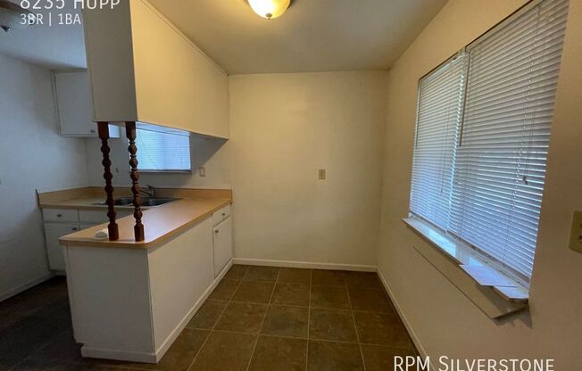 3 beds, 1 bath, 950 sqft, $1,200