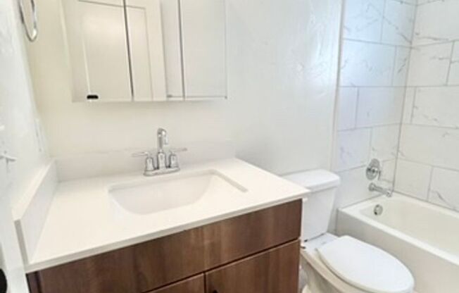 Studio, 1 bath, 425 sqft, $1,149, Unit 04