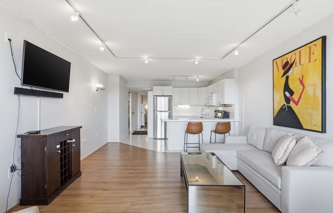 1 bed, 1 bath, 613 sqft, $2,250, Unit 621