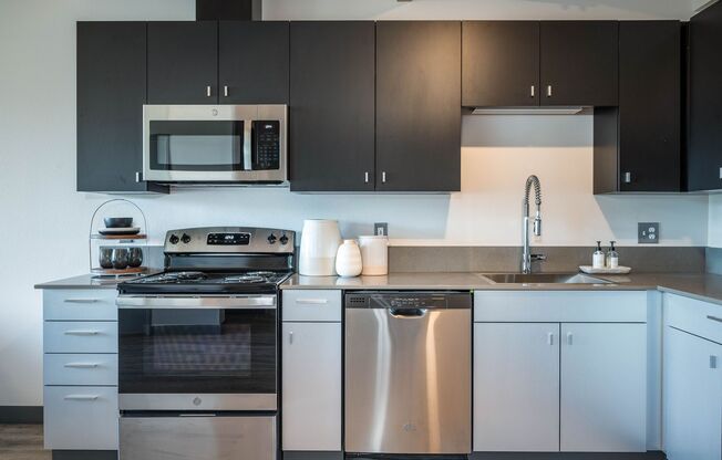 2 beds, 1 bath, 746 sqft, $1,599, Unit 316