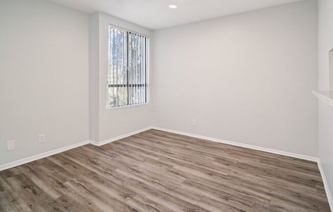 2 beds, 2 baths, 905 sqft, $1,948, Unit 103