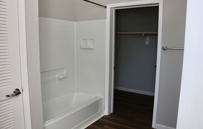 2 beds, 2 baths, 1,138 sqft, $2,726, Unit 1 201