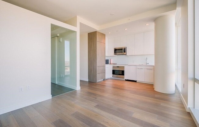 1 bed, 1 bath, 612 sqft, $4,300, Unit 21G