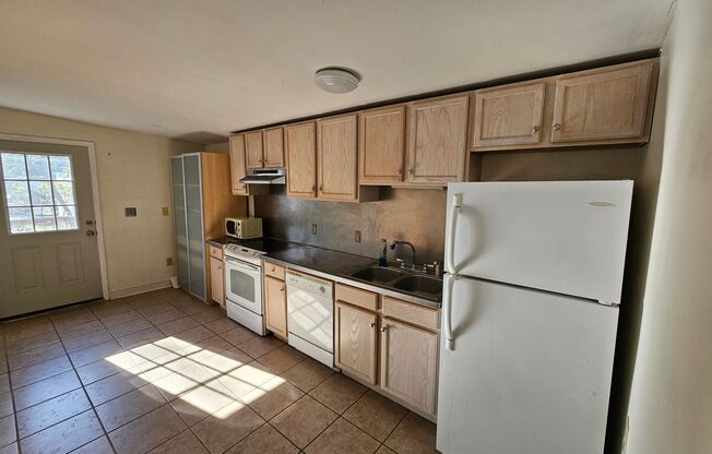 3 beds, 2 baths, $1,895, Unit 2