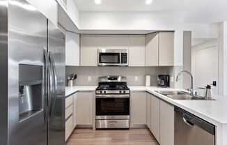 3 beds, 3 baths, 1,300 sqft, $1,600, Unit PH7 - Grand Master - 3