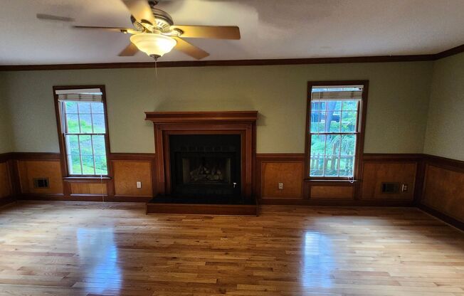Spacious 3BR Home with Sunroom in Roswell