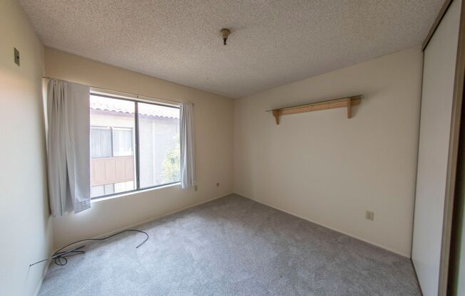1BR/1BA North Park Condo - 55+ Community, Updated Bathroom, Freshly Painted, Onsite laundry, Craft Room, Gym, and TV Room!