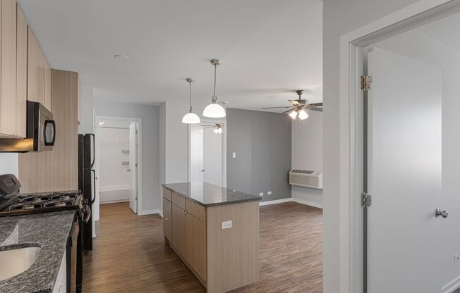 2 beds, 2 baths, 622 sqft, $2,450, Unit 407