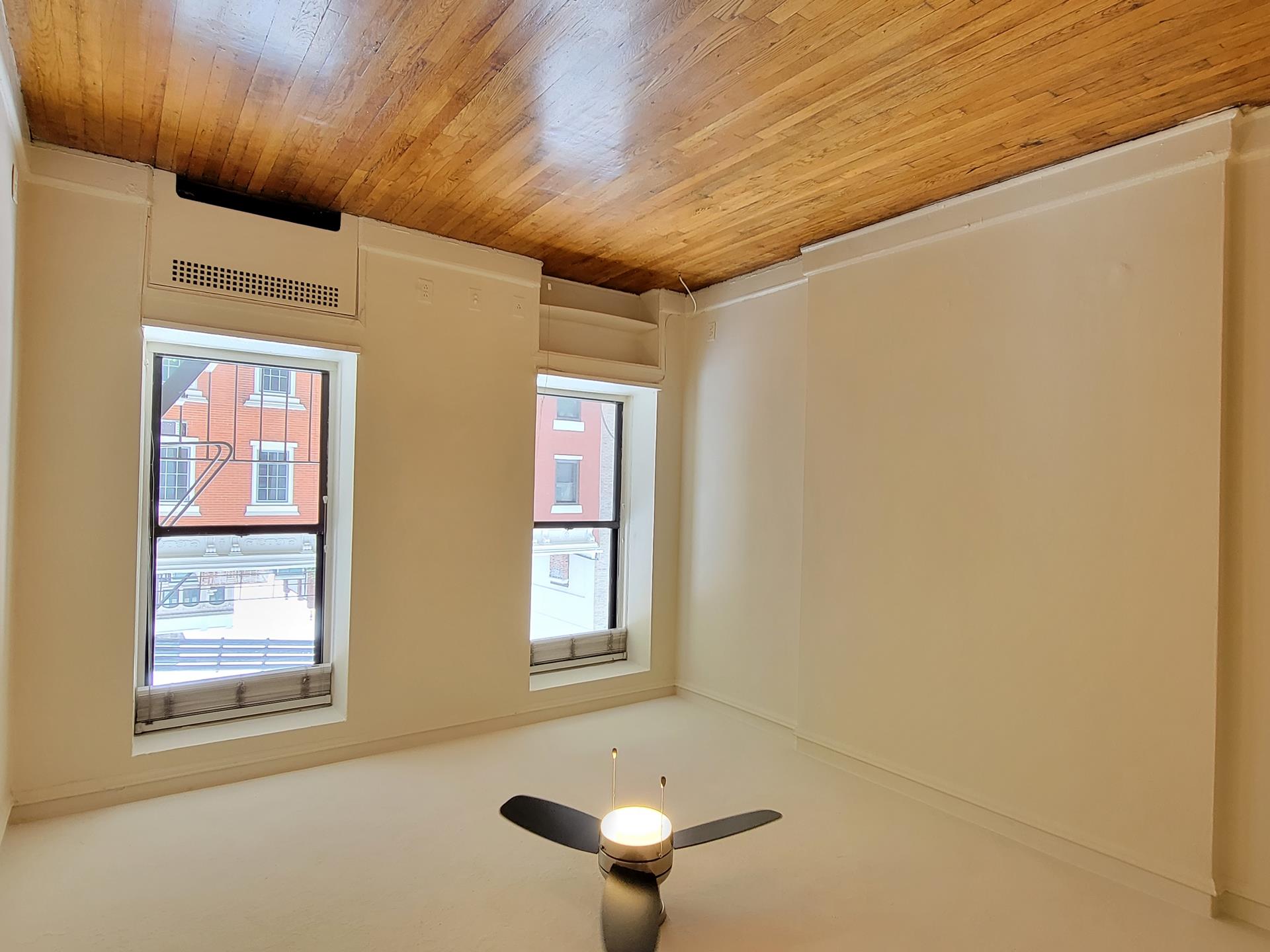225 W 15 ST