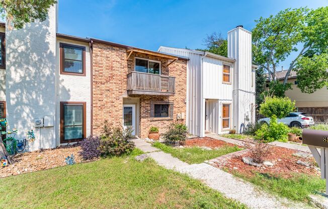 2-BEDROOM TOWNHOME IN ALAMO HEIGHTS