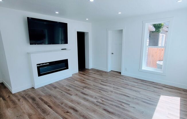 Gorgeous Newly Remodeled House!!