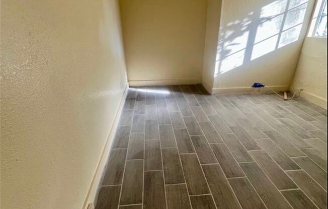 1448 W 106 ST