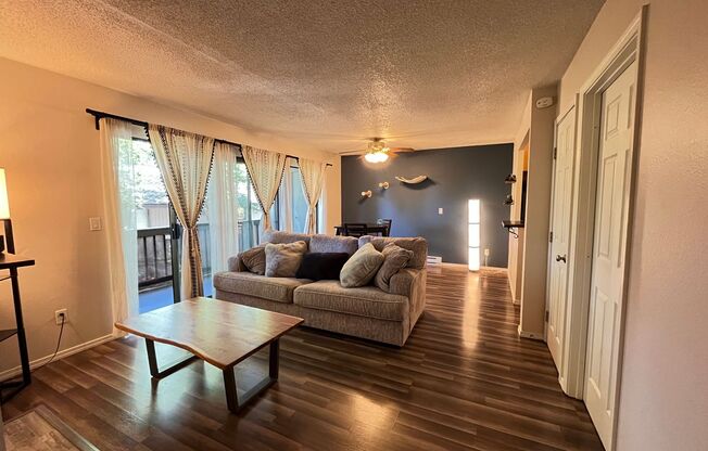 Charming 1Bd + 1Ba Condo in West Haven-Sylvan! Community Pool, Sauna, Hot Tub, Fitness Center and Laundry!!
