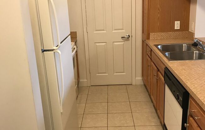 2 beds, 2 baths, 840 sqft, $1,875, Unit 4-0306