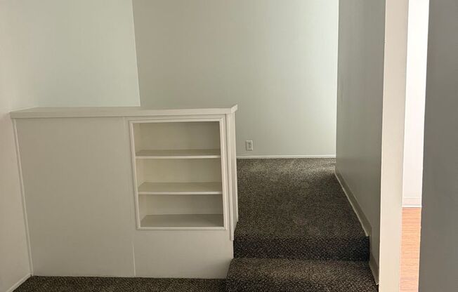 Studio, 1 bath, $995, Unit 04