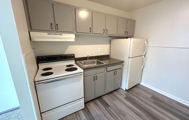 1 bed, 1 bath, 575 sqft, $1,049, Unit K10