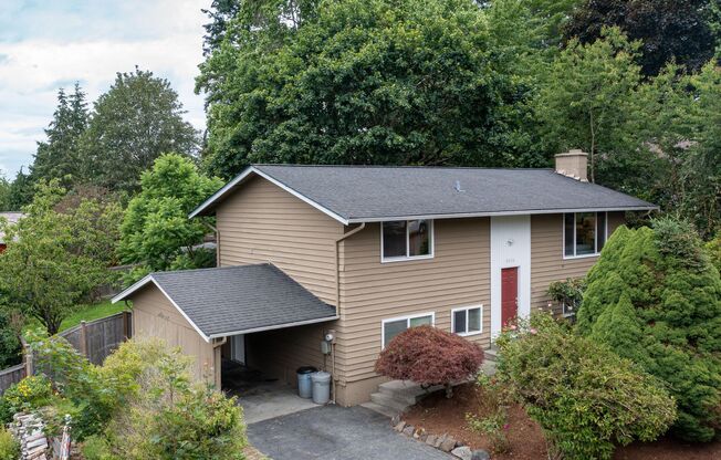 Spacious 4-Bedroom Home in Finn Hill for Rent