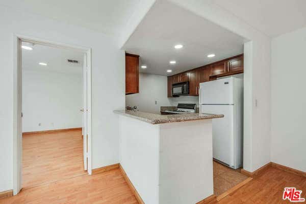 2 beds, 2 baths, $2,800, Unit 102