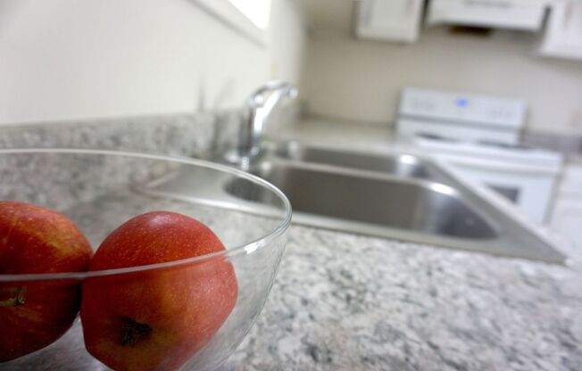 2 beds, 1 bath, 950 sqft, $995, Unit 10