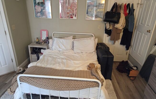 2 beds, 2 baths, $4,400, Unit 7