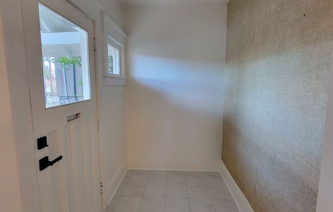 Don’t Miss This! Spacious 2 Bed, 2 Bath in North Portland