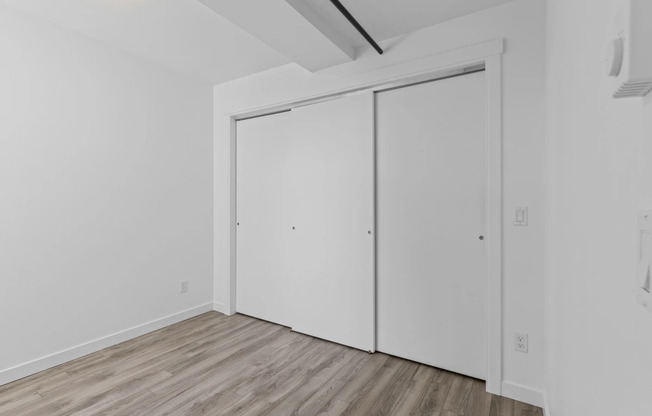 Studio, 1 bath, 275 sqft, $1,240, Unit 107