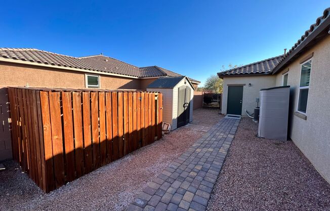 1 Story 4Bed Pool Built in BBQ