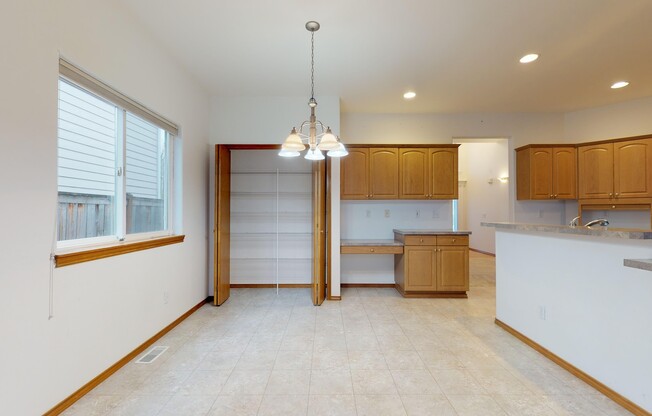 3 beds, 2.5 baths, $3,400