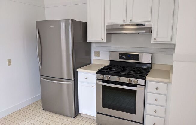 2 beds, 1 bath, $3,595, Unit 3662