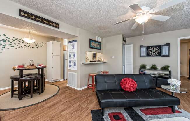 Spacious Living Room at Abbey Glenn Apartments, Texas, 76706