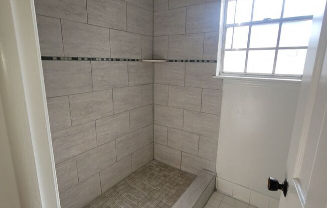 Studio, 1 bath, $850, Unit 210