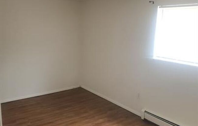 2 beds, 1 bath, 800 sqft, $850, Unit Unit 103