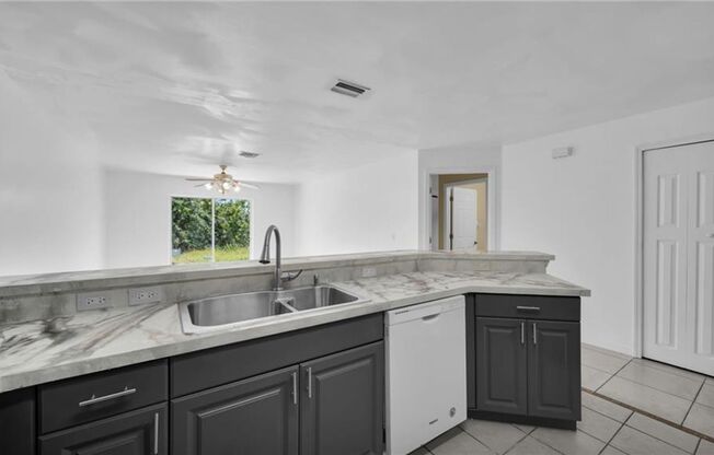 Duplex for rent ready for MOVE IN! 3BR/2Bathroom. Lehigh Acres FL 33973