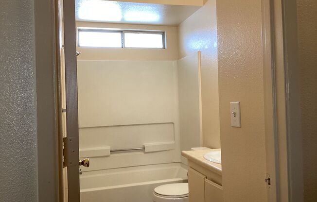 2 beds, 1.5 baths, $1,295, Unit 171