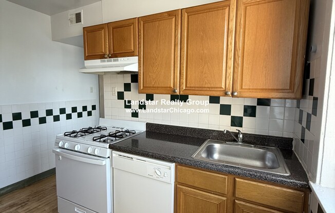 3052 W BERTEAU