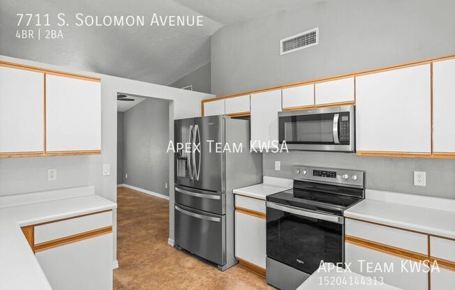 7711 S SOLOMON AVE