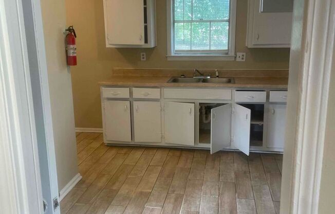 4 Success Realty is now offering this 3 bedroom and 1 bath home. This also offer a dinning room large kitchen. This home also has a carport. Call us for your private showing.
