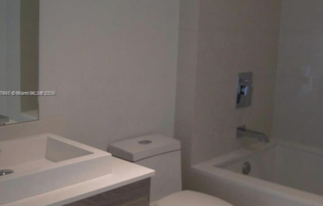 Beautiful 1 bed/1.5 baths + DEN unit at Dua Residences