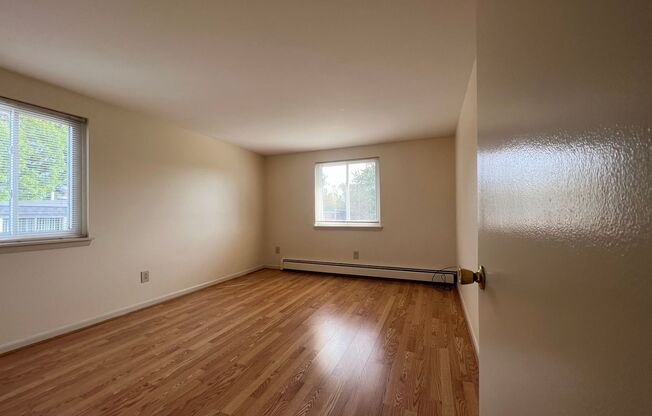 2 beds, 1 bath, 850 sqft, $1,120, Unit 810-3