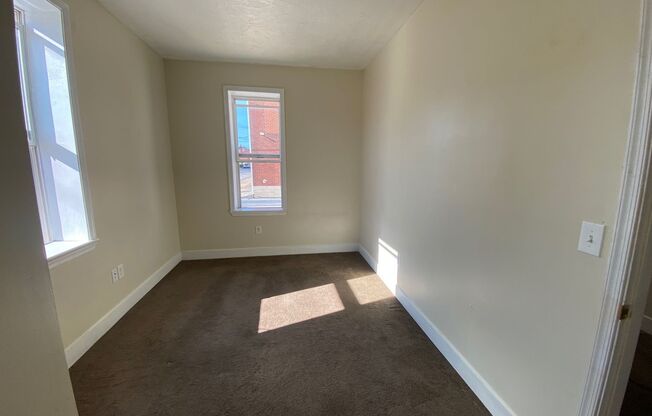 2 beds, 1 bath, $1,100, Unit 2