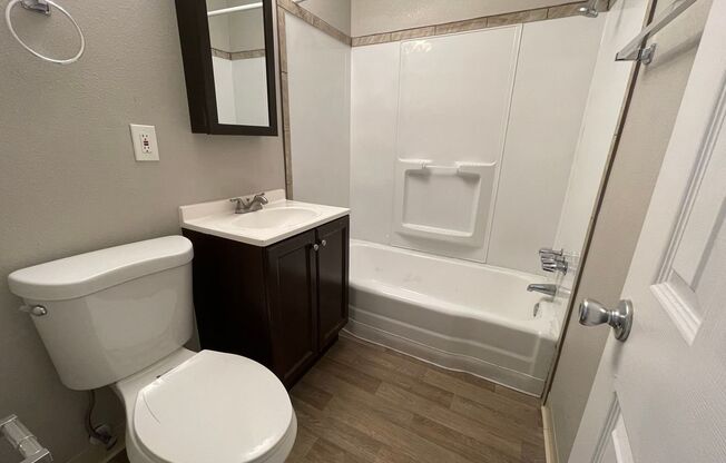 2 beds, 1 bath, 800 sqft, $850, Unit Unit 21