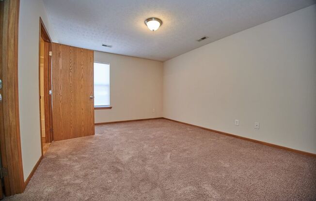 2 beds, 2 baths, 975 sqft, $1,115, Unit 412