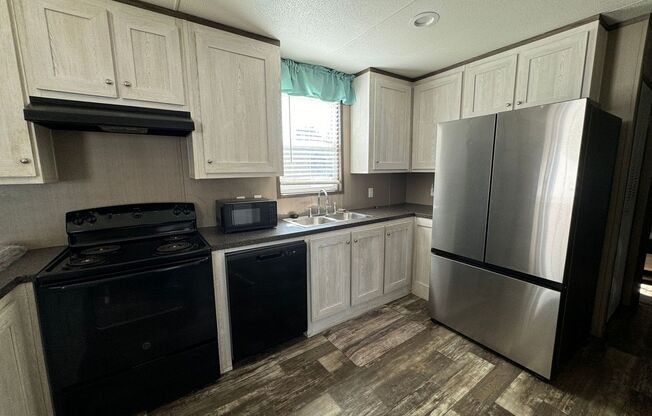 2 beds, 2 baths, 896 sqft, $1,250, Unit Lot 51