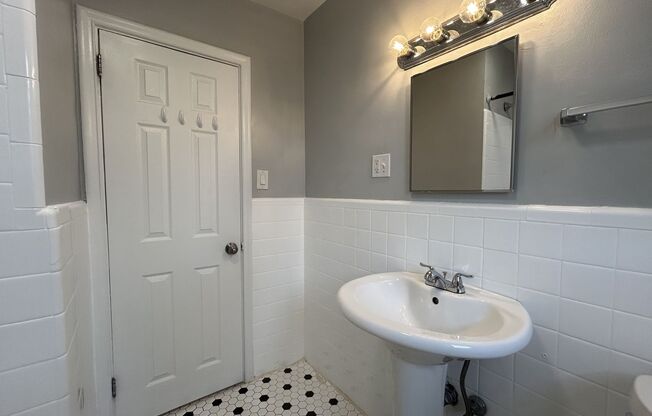 3 beds, 1 bath, 1,000 sqft, $2,390, Unit 6224 Fifth Ave. #310H